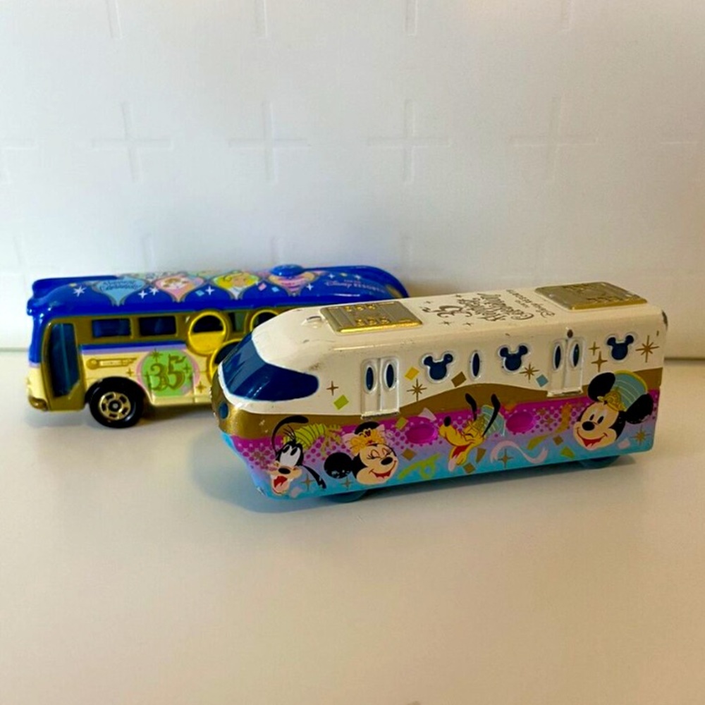 Disney Resort 35Th Anniversary Tomica Happiest Celebration- Set Of 2